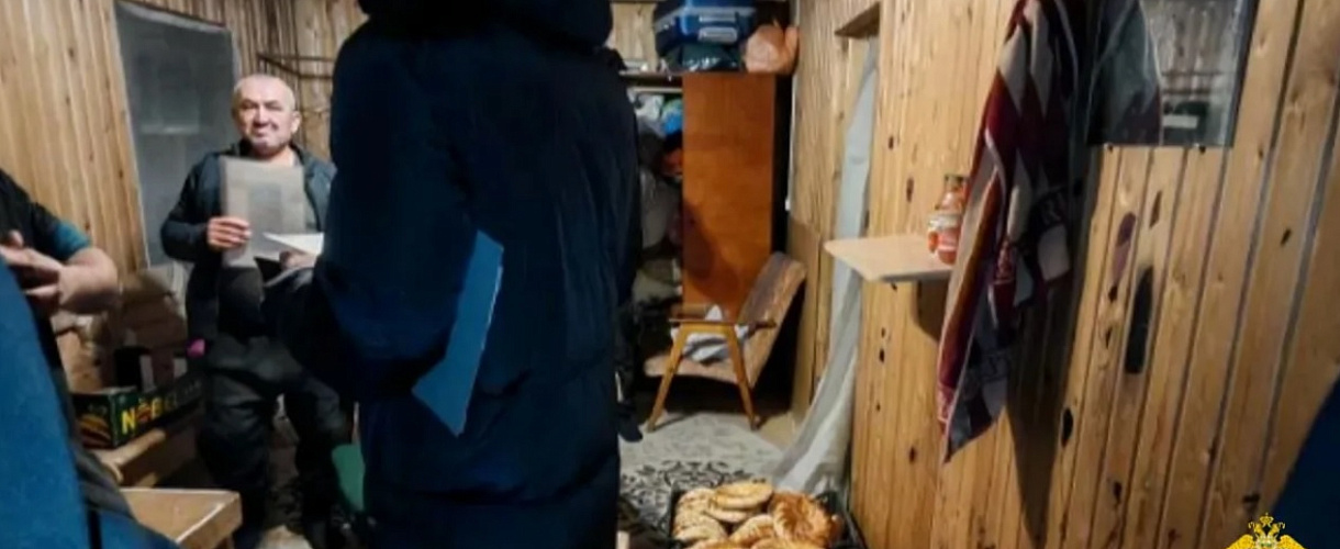 В Новокузнецке полицейские накрыли подпольную пекарню в частном доме на Запсибе