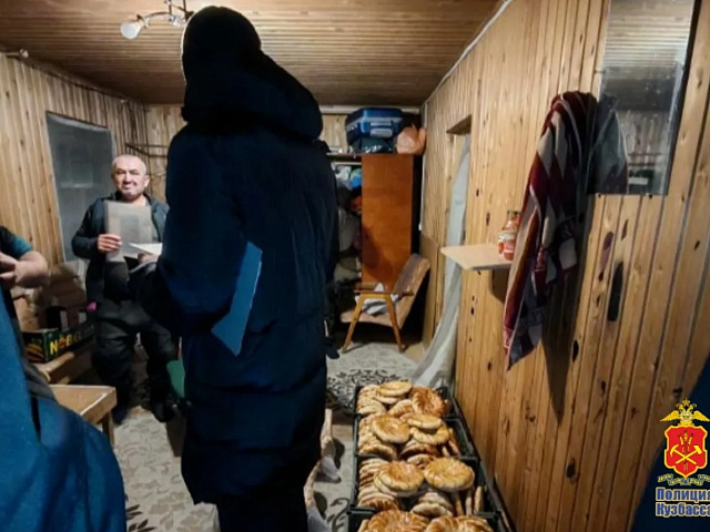 В Новокузнецке полицейские накрыли подпольную пекарню в частном доме на Запсибе