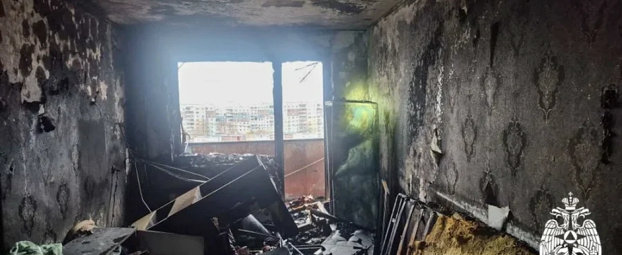 В Новокузнецке на Ильинке пожарные спасли 9 человек из горящей квартиры на 8-м этаже (ФОТО)