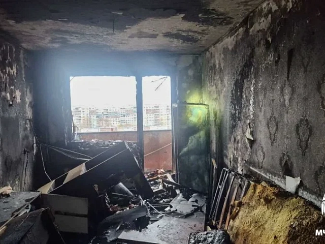 В Новокузнецке на Ильинке пожарные спасли 9 человек из горящей квартиры на 8-м этаже (ФОТО)