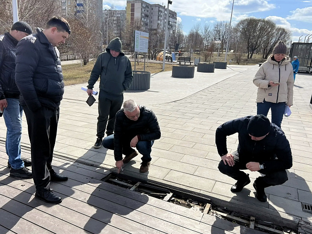 Жители Новоильинского района повредили площадь Защитников Донбасса в Новокузнецке