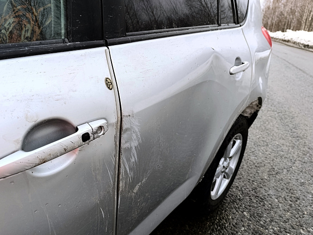 Опасная яма на трассе Кузедеево - Новокузнецк: две машины перевернулись