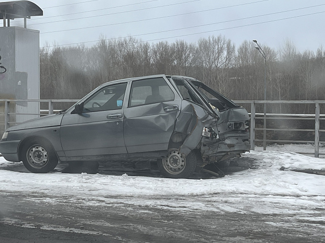 Разбитая ВАЗ-2012 на Запорожской, 53 портит вид: жильцы требуют убрать (ФОТО от читателя)