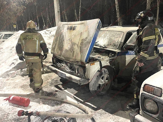 В Новокузнецке подожгли служебный автомобиль полиции возле отдела «Левобережный»