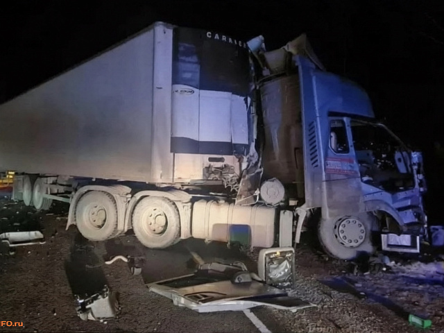 Три фуры в смертельной аварии на трассе Р-255 «Сибирь»: погибли 64-летний водитель Shacman и 56-летний водитель КамАЗа